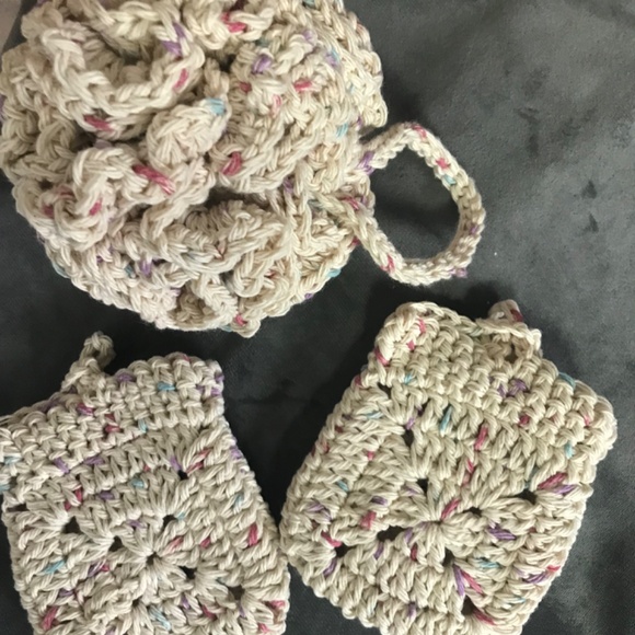 Gift packaged Spa bath gift set, 5 inch pouf and 2 soap savers - Picture 4 of 9